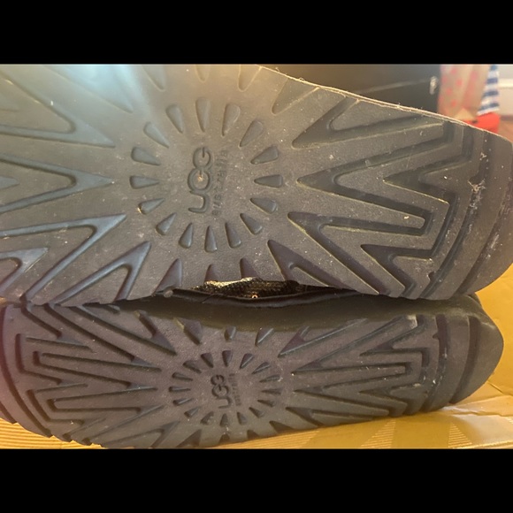 Sequins gold and black Ugg's - Picture 3 of 8